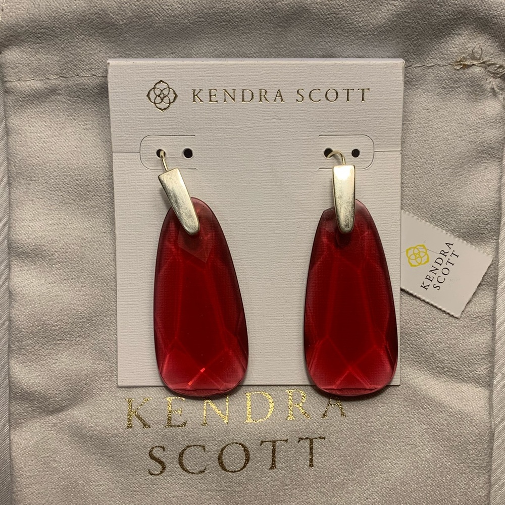 KENDRA SCOTT NWT- Maize Drop Earrings- brand new never worn!!